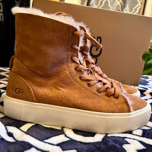 Women’s high top Uggs size 6.5